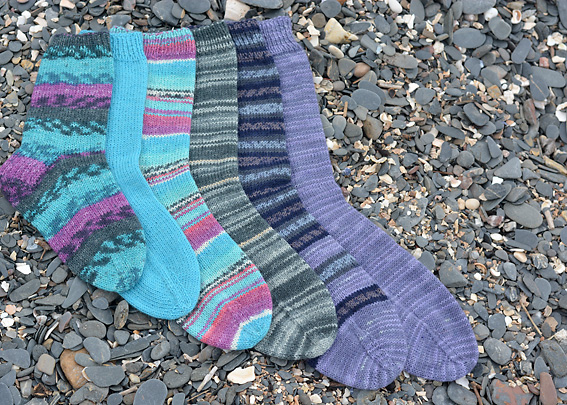 Basic Sock Pattern to Fit Shoe Sizes – UK 7 to 12, EU 40 to 46 and US 9 to  13 — Knitting Squirrel